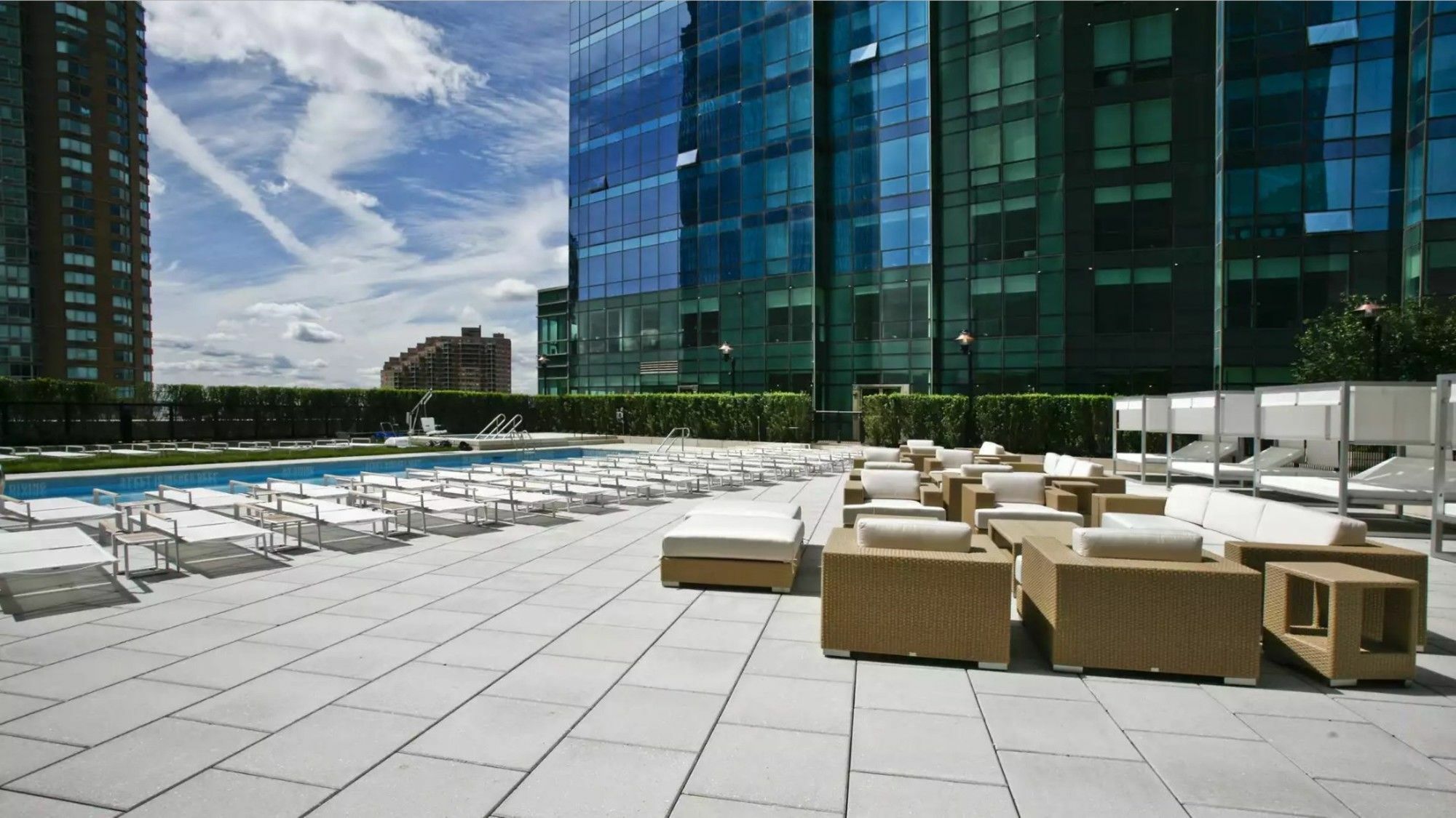 Global Luxury Suites At Greene Jersey City Eksteriør billede